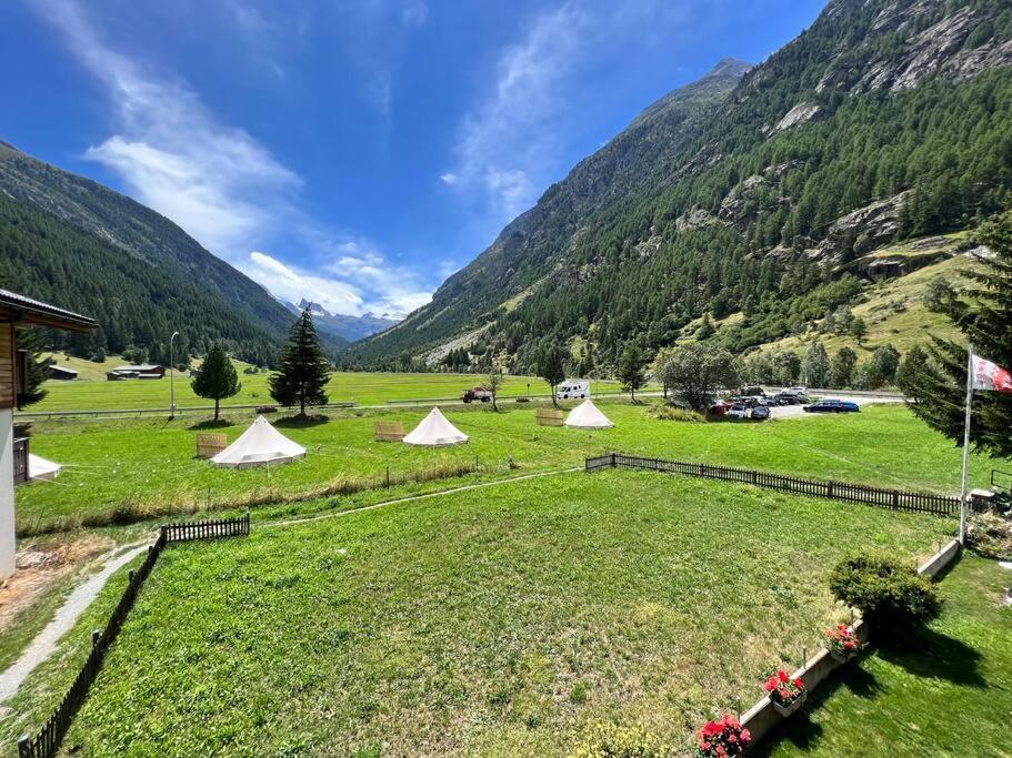 Pure Comfort! Entire Apartment With Abundant Space Near Zermatt With Parking! Täsch Exterior foto