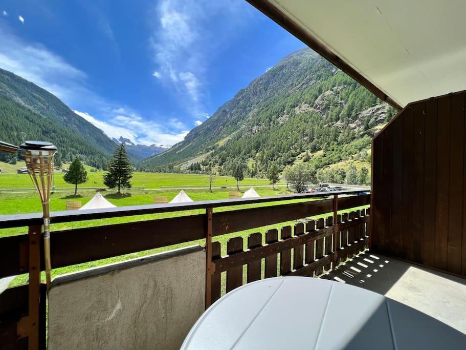 Pure Comfort! Entire Apartment With Abundant Space Near Zermatt With Parking! Täsch Exterior foto